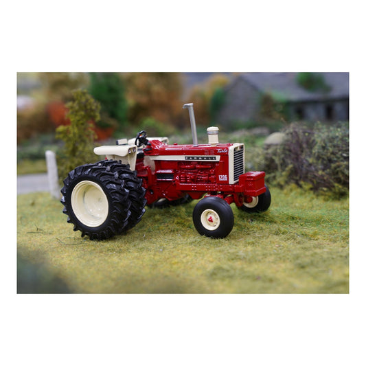 Britains Case IH Farmall 1206 Tractor 1:32 Scale