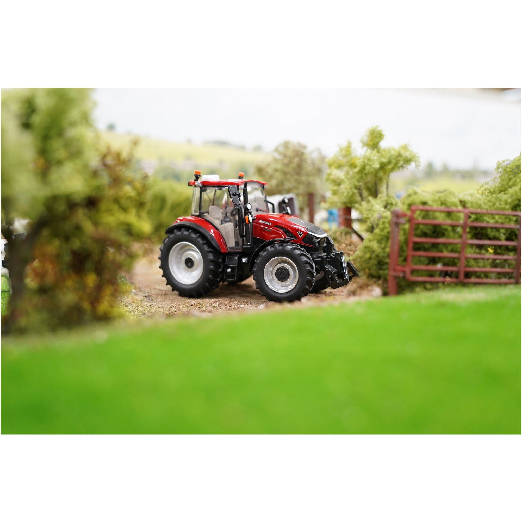 Britains Case IH Farmall 120C 1:32 Scale Model Tractor