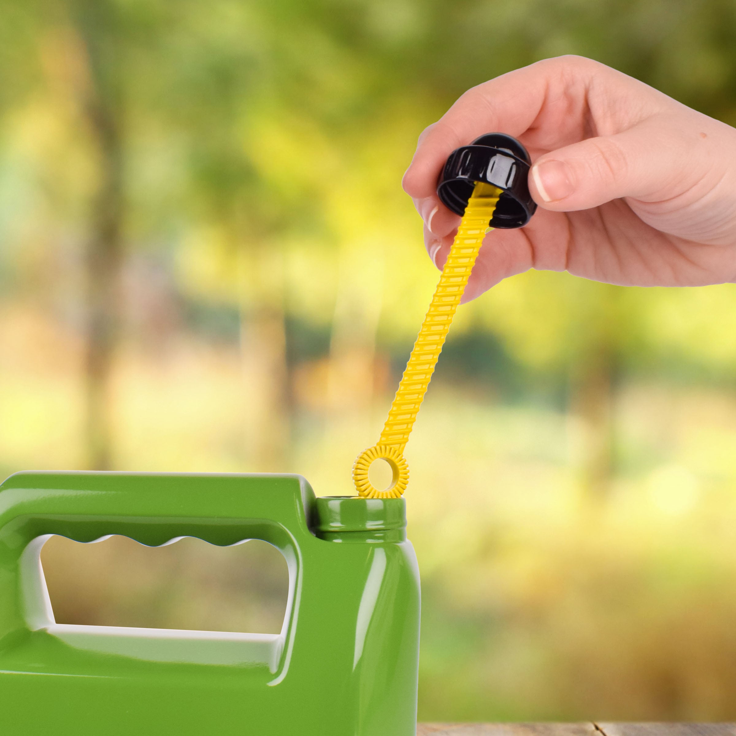 John Deere Bubble Leaf Blower with Bubble Refill Gas Can