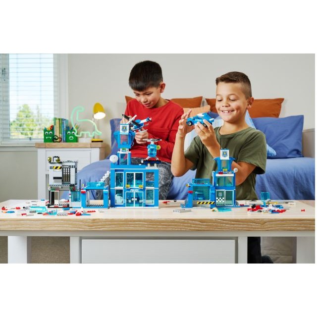 Max Max City S1 870 Piece Brick Box Playset