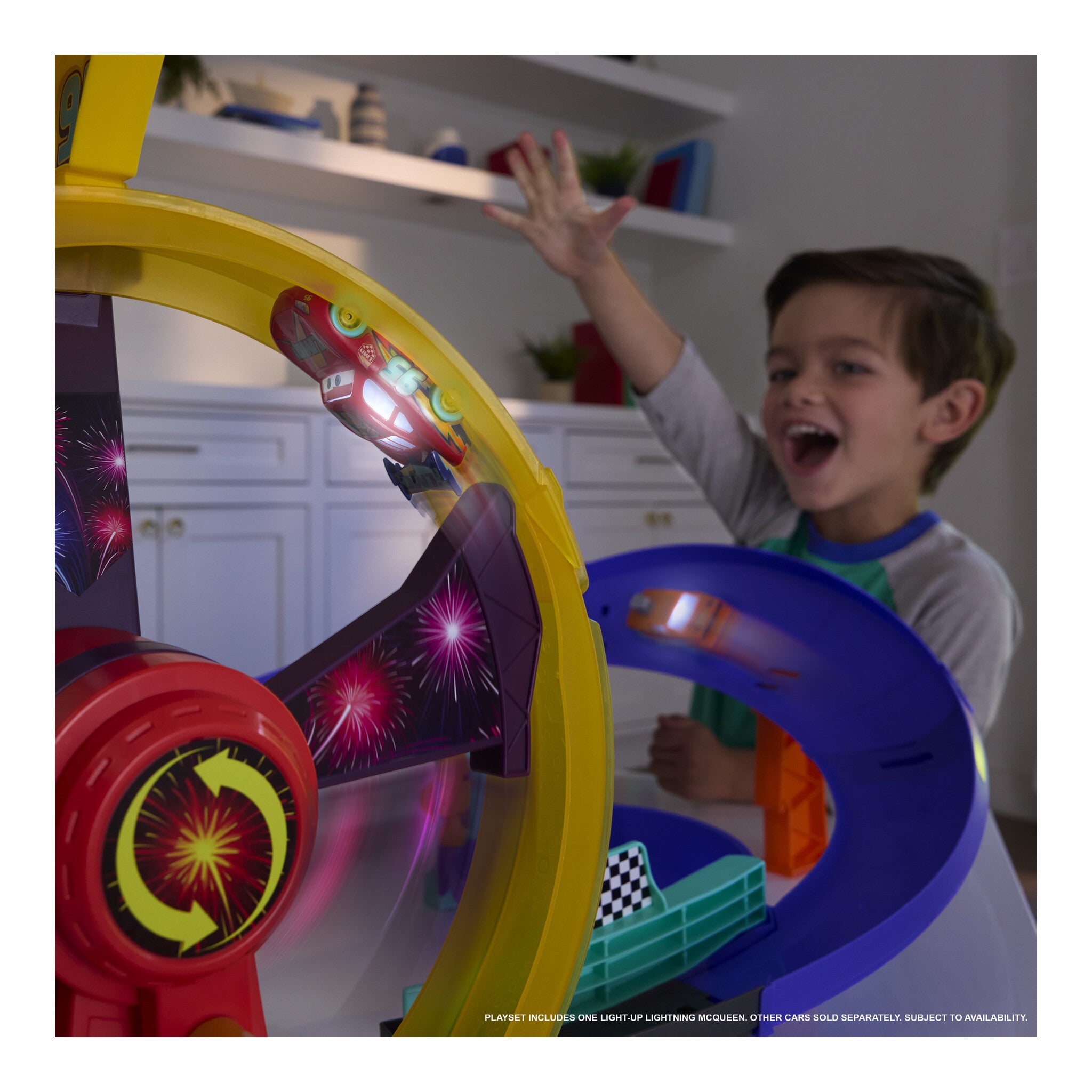 Mattel Disney and Pixar Cars Light-Up Lightning McQueen Celebration Raceway Playset