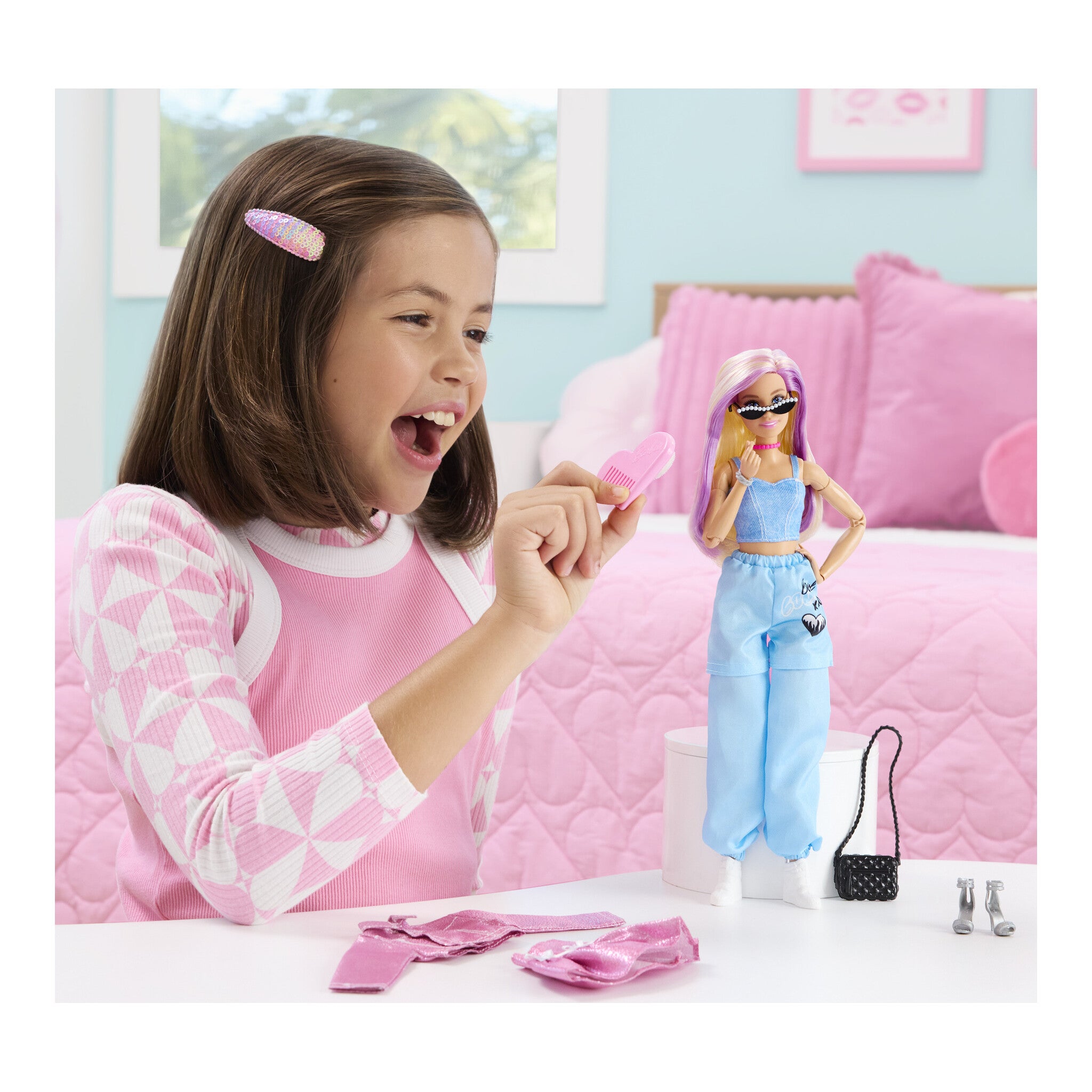 Barbie Deluxe Style You Create Fashion Doll with 4 Fashions and Colour-Changing Hair