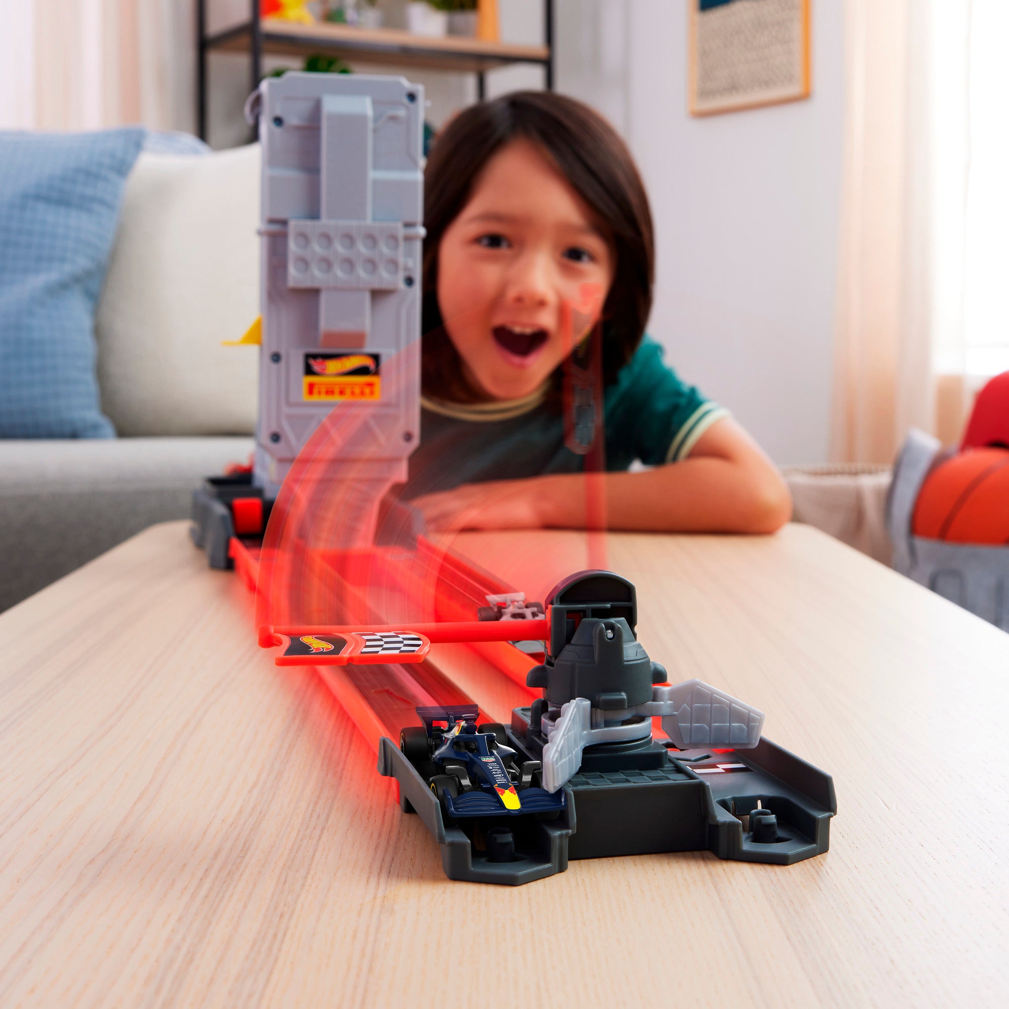 Hot Wheels Racing Formula 1 Grid Start Track Set with 2 Cars