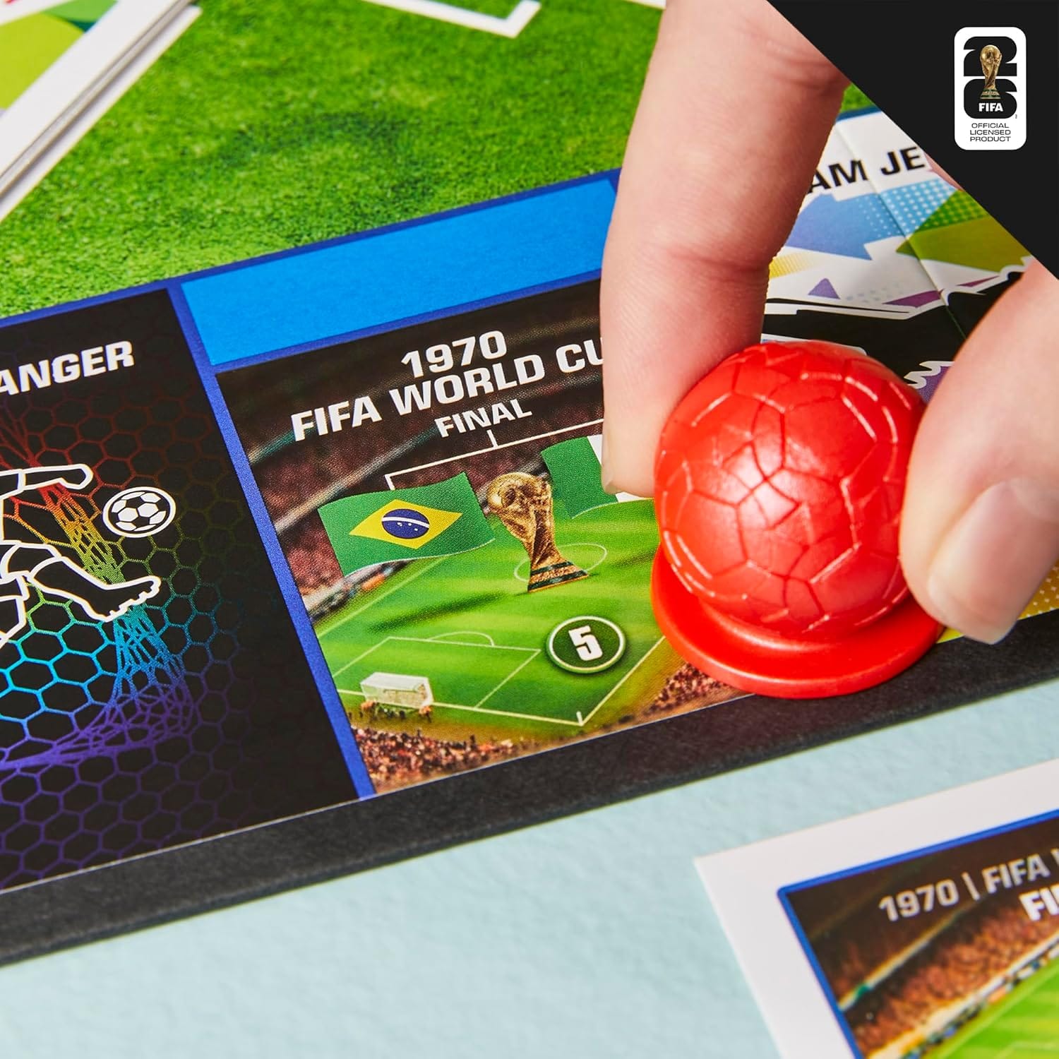 FIFA World Cup Monopoly Panini Prizm - Officially Licensed FIFA World Cup 2026 Football Board Game with Panini Prizm 5010996385284