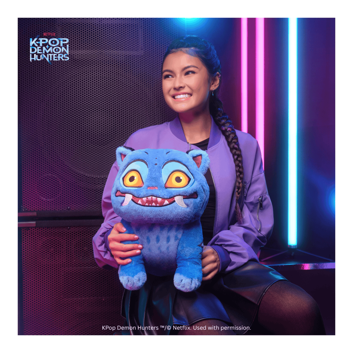 Jazwares KPop Demon Hunters 12-Inch Sitting Derpy Plush 191726098331