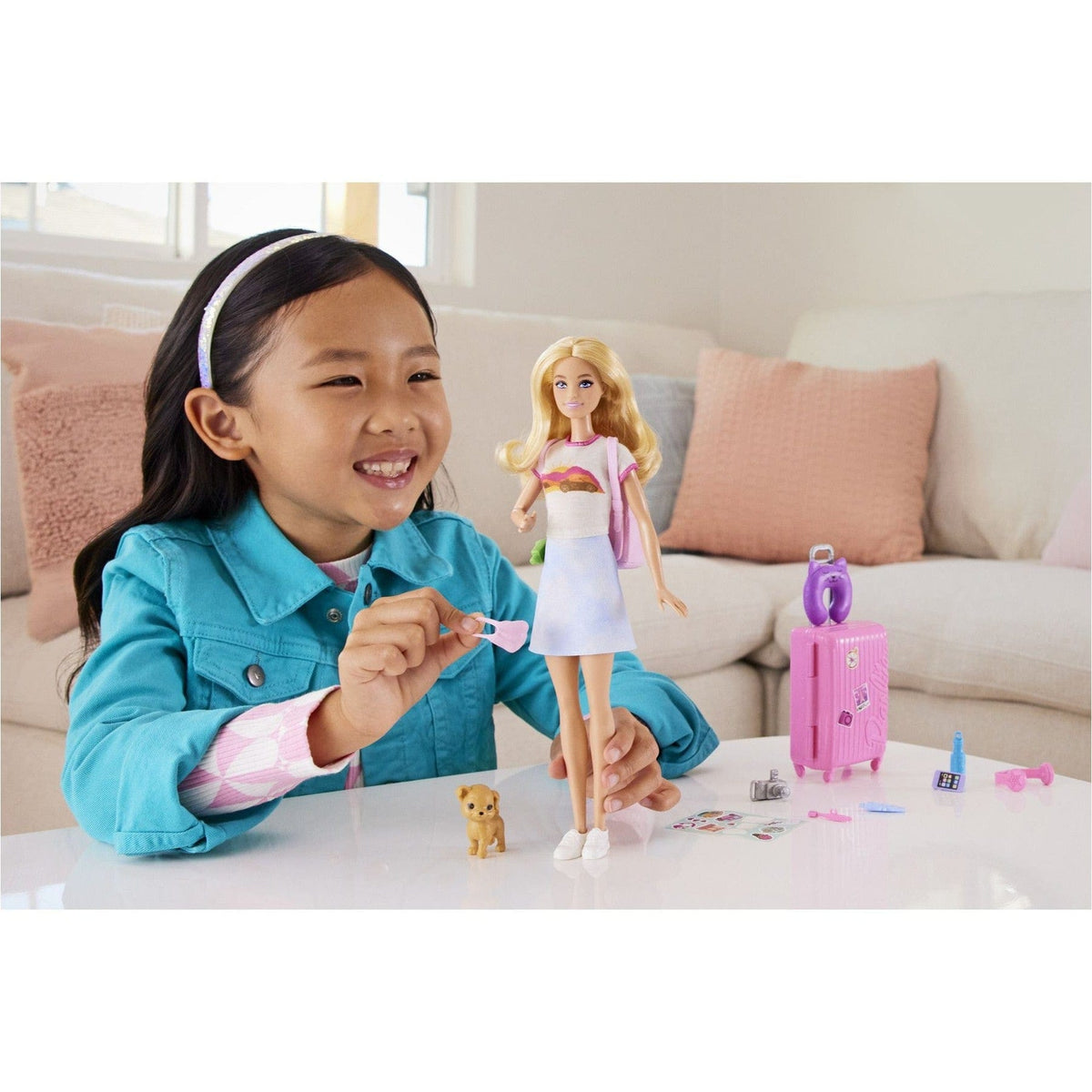 Barbie Travel Doll 194735098125