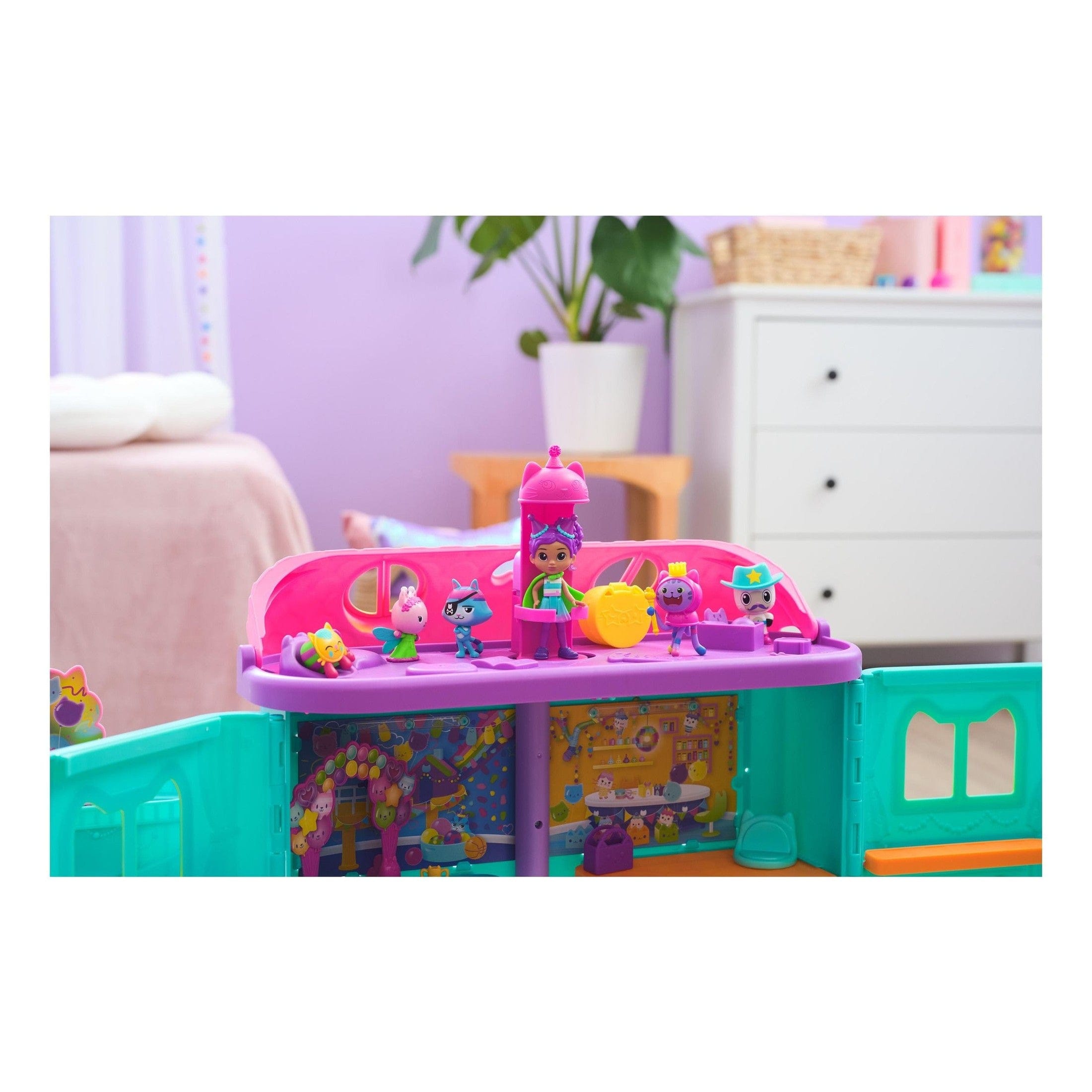 Gabby's Dollhouse Deluxe Figure Set Celebration 681147010123