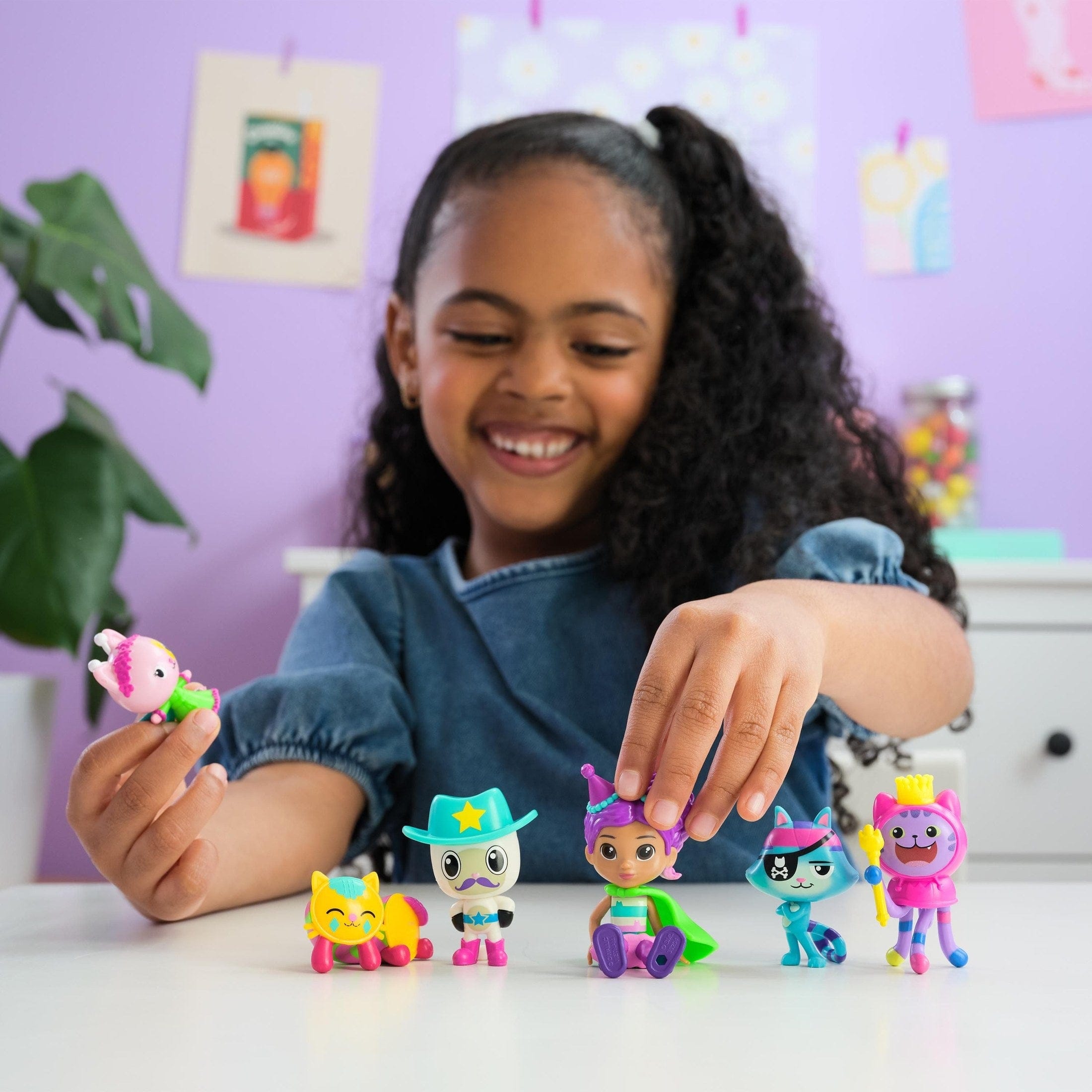 Gabby's Dollhouse Deluxe Figure Set Celebration 681147010123