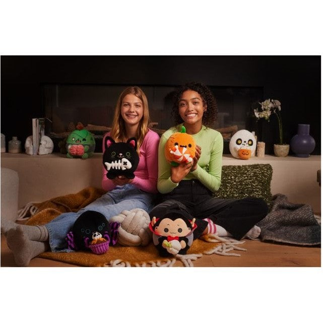 Snackles 8" Halloween S1