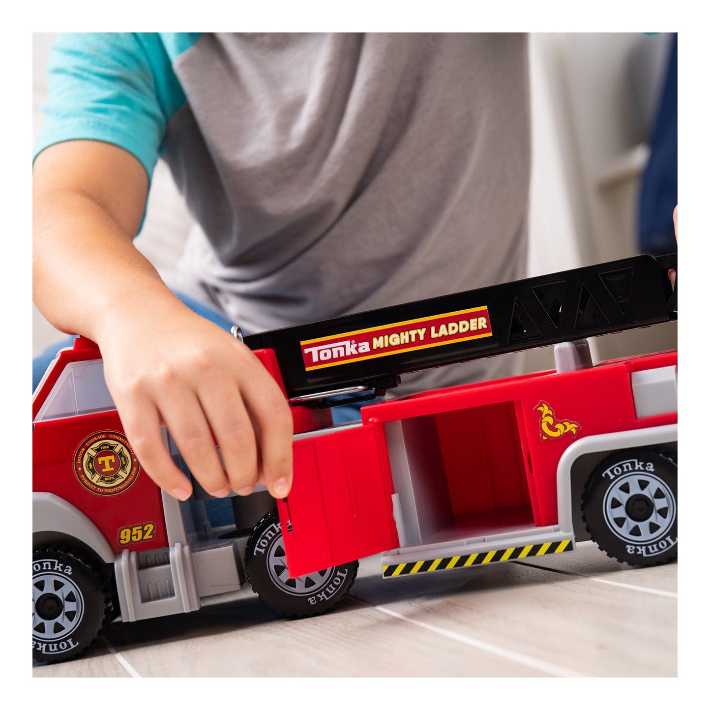 Tonka Steel Classics Hook and Ladder Fire Truck 885561062243