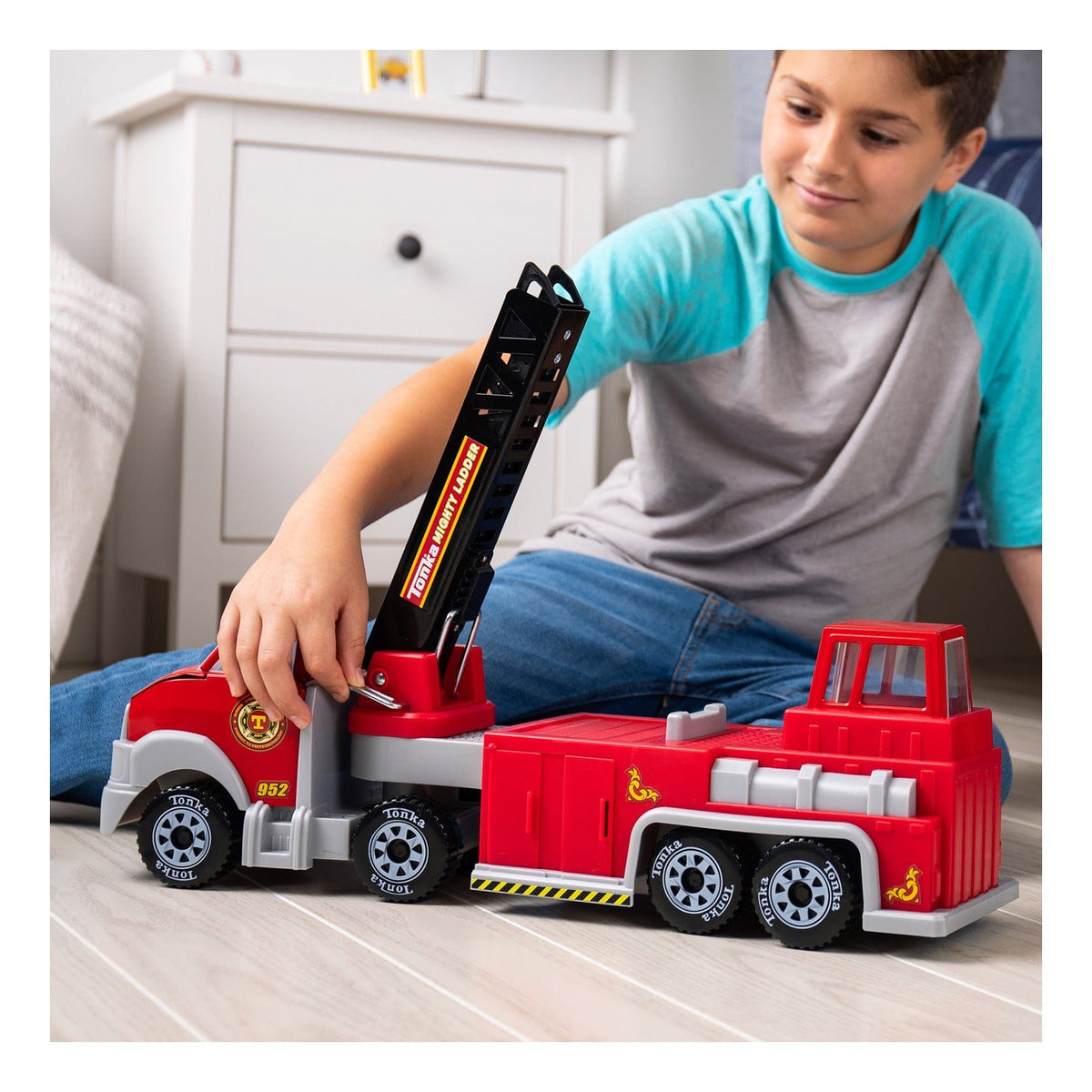 Tonka Steel Classics Hook and Ladder Fire Truck 885561062243
