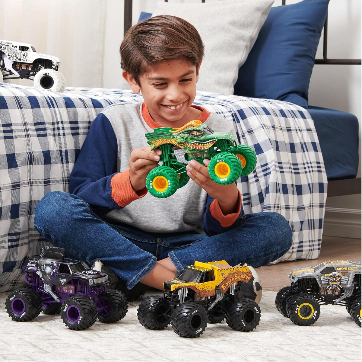 Monster Jam Die-Cast Vehicle 1:24 Scale - Megalodon 778988141137