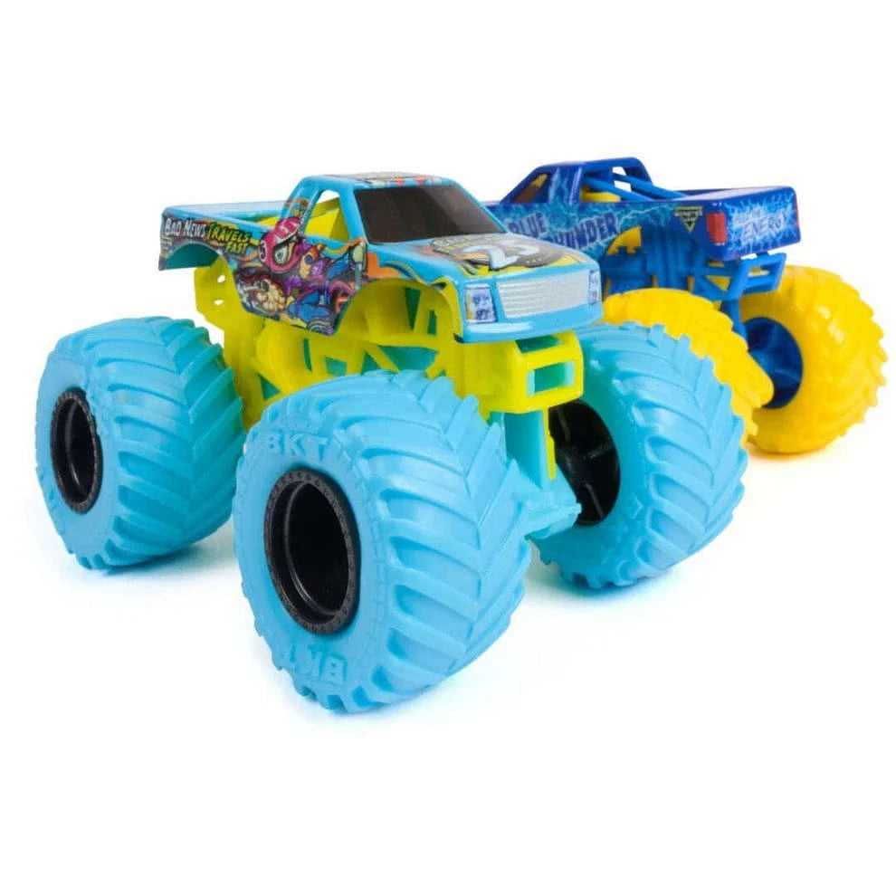 Monster Jam - 1:64 Series 33 - Blue Thunder VS Bad News Travels Fast 778988380574