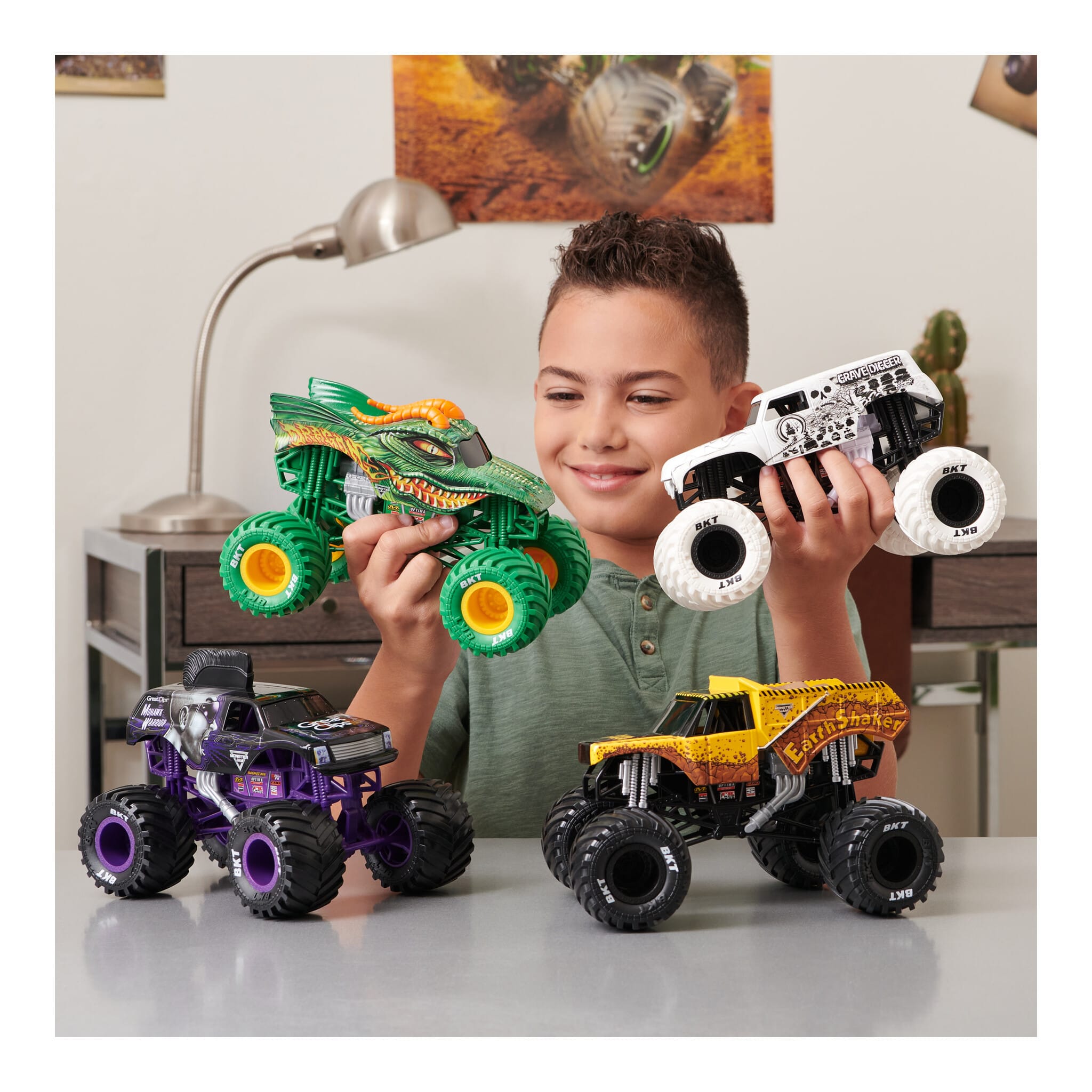 Monster Jam Classroom Crusher 1:24 Die-Cast Monster Truck 681147147003
